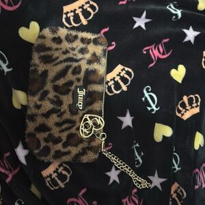 Juicy wristlet